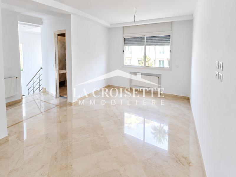 Triplex S+4 avec piscine à La Soukra